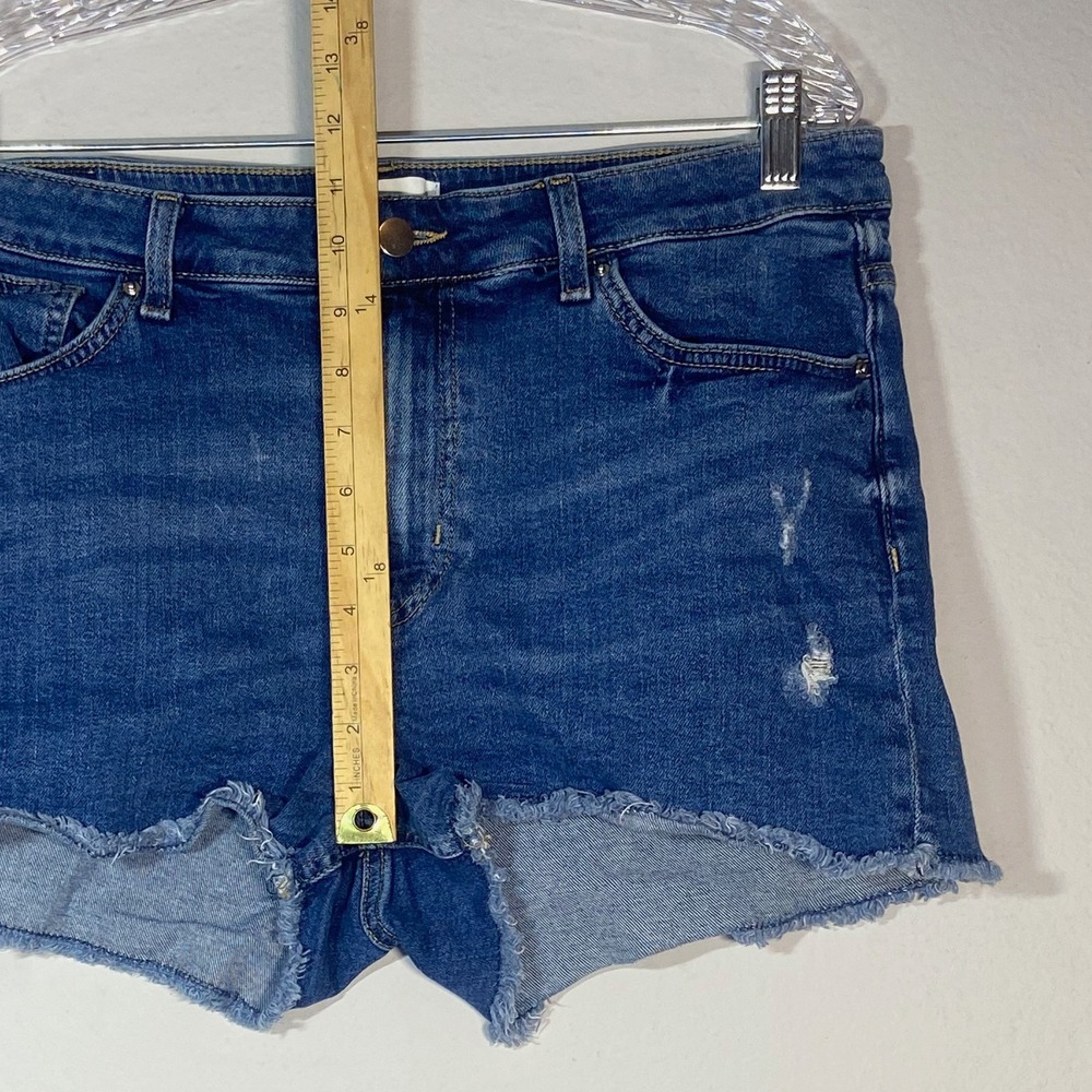 H&M Distressed Denim Shorts Womens Size 14 Blue‎ Frayed Hem Casual - Picture 4 of 7